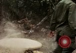 Image les soldats de l'armée américaine détruire pagode décortiquées bâtiment Vietnam, 1968, de la seconde 16 séquences d'archives historiques vidéo 65675021204