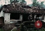 Image les soldats de l'armée américaine détruire pagode décortiquées bâtiment Vietnam, 1968, de la seconde 21 séquences d'archives historiques vidéo 65675021204