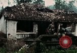 Image les soldats de l'armée américaine détruire pagode décortiquées bâtiment Vietnam, 1968, de la seconde 23 séquences d'archives historiques vidéo 65675021204