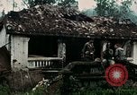 Image les soldats de l'armée américaine détruire pagode décortiquées bâtiment Vietnam, 1968, de la seconde 24 séquences d'archives historiques vidéo 65675021204