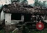 Image les soldats de l'armée américaine détruire pagode décortiquées bâtiment Vietnam, 1968, de la seconde 26 séquences d'archives historiques vidéo 65675021204