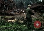 Image les soldats de l'armée américaine détruire pagode décortiquées bâtiment Vietnam, 1968, de la seconde 29 séquences d'archives historiques vidéo 65675021204