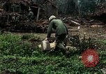 Image les soldats de l'armée américaine détruire pagode décortiquées bâtiment Vietnam, 1968, de la seconde 31 séquences d'archives historiques vidéo 65675021204