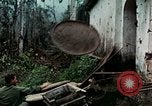 Image les soldats de l'armée américaine détruire pagode décortiquées bâtiment Vietnam, 1968, de la seconde 38 séquences d'archives historiques vidéo 65675021204