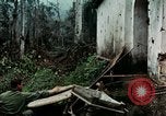 Image les soldats de l'armée américaine détruire pagode décortiquées bâtiment Vietnam, 1968, de la seconde 39 séquences d'archives historiques vidéo 65675021204