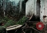 Image les soldats de l'armée américaine détruire pagode décortiquées bâtiment Vietnam, 1968, de la seconde 40 séquences d'archives historiques vidéo 65675021204