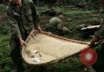Image les soldats de l'armée américaine détruire pagode décortiquées bâtiment Vietnam, 1968, de la seconde 44 séquences d'archives historiques vidéo 65675021204