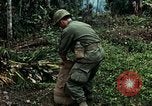 Image les soldats de l'armée américaine détruire pagode décortiquées bâtiment Vietnam, 1968, de la seconde 56 séquences d'archives historiques vidéo 65675021204