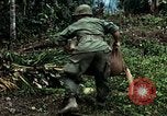 Image les soldats de l'armée américaine détruire pagode décortiquées bâtiment Vietnam, 1968, de la seconde 59 séquences d'archives historiques vidéo 65675021204