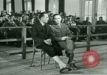 Standbild Zeugnis in der Studie von Franz Strasser Dachau Deutschland, 1945, aus Sekunde 26 historischem Filmmaterial Videoclip 65675021222