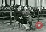 Standbild Zeugnis in der Studie von Franz Strasser Dachau Deutschland, 1945, aus Sekunde 32 historischem Filmmaterial Videoclip 65675021222
