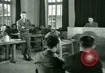 Standbild Zeugnis in der Studie von Franz Strasser Dachau Deutschland, 1945, aus Sekunde 35 historischem Filmmaterial Videoclip 65675021222