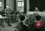Standbild Zeugnis in der Studie von Franz Strasser Dachau Deutschland, 1945, aus Sekunde 36 historischem Filmmaterial Videoclip 65675021222
