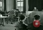 Standbild Zeugnis in der Studie von Franz Strasser Dachau Deutschland, 1945, aus Sekunde 52 historischem Filmmaterial Videoclip 65675021222
