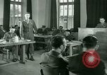 Standbild Zeugnis in der Studie von Franz Strasser Dachau Deutschland, 1945, aus Sekunde 62 historischem Filmmaterial Videoclip 65675021222