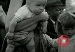 Image Les travailleurs américains protester contre les conditions de travail United States USA, 1963, de la seconde 50 séquences d'archives historiques vidéo 65675021237