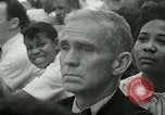 Image Les travailleurs américains protester contre les conditions de travail United States USA, 1963, de la seconde 59 séquences d'archives historiques vidéo 65675021237