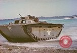Standbild Schlacht von Eniwetok Eniwetok Atoll Marshall Inseln, 1944, aus Sekunde 11 historischem Filmmaterial Videoclip 65675021287