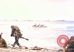 Standbild Schlacht von Eniwetok Eniwetok Atoll Marshall Inseln, 1944, aus Sekunde 35 historischem Filmmaterial Videoclip 65675021287