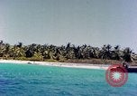 Standbild Schlacht von Eniwetok Eniwetok Atoll Marshall Inseln, 1944, aus Sekunde 58 historischem Filmmaterial Videoclip 65675021288
