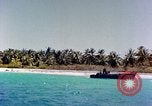 Standbild Schlacht von Eniwetok Eniwetok Atoll Marshall Inseln, 1944, aus Sekunde 59 historischem Filmmaterial Videoclip 65675021288