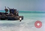 Standbild Schlacht von Eniwetok Eniwetok Atoll Marshall Inseln, 1944, aus Sekunde 62 historischem Filmmaterial Videoclip 65675021288