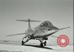 Standbild F-104A Starfighter California United States USA, 1956, aus Sekunde 14 historischem Filmmaterial Videoclip 65675021306