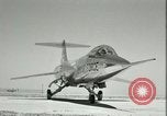 Standbild F-104A Starfighter California United States USA, 1956, aus Sekunde 22 historischem Filmmaterial Videoclip 65675021306