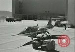 Standbild F-104A Starfighter California United States USA, 1956, aus Sekunde 61 historischem Filmmaterial Videoclip 65675021308