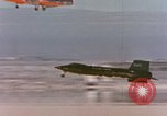 Standbild Erste high powered Flug X-15 California United States USA, 1960, aus Sekunde 55 historischem Filmmaterial Videoclip 65675021329