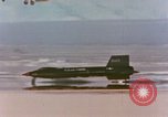 Standbild Erste high powered Flug X-15 California United States USA, 1960, aus Sekunde 57 historischem Filmmaterial Videoclip 65675021329
