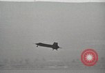 Standbild X-15 landet auf Rogers Dry Lake Start- und Landebahn California United States USA, 1959, aus Sekunde 10 historischem Filmmaterial Videoclip 65675021365