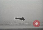 Standbild X-15 landet auf Rogers Dry Lake Start- und Landebahn California United States USA, 1959, aus Sekunde 11 historischem Filmmaterial Videoclip 65675021365