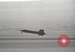 Standbild X-15 landet auf Rogers Dry Lake Start- und Landebahn California United States USA, 1959, aus Sekunde 15 historischem Filmmaterial Videoclip 65675021365