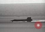 Standbild X-15 landet auf Rogers Dry Lake Start- und Landebahn California United States USA, 1959, aus Sekunde 22 historischem Filmmaterial Videoclip 65675021365