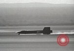 Standbild X-15 landet auf Rogers Dry Lake Start- und Landebahn California United States USA, 1959, aus Sekunde 23 historischem Filmmaterial Videoclip 65675021365