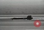Standbild X-15 landet auf Rogers Dry Lake Start- und Landebahn California United States USA, 1959, aus Sekunde 25 historischem Filmmaterial Videoclip 65675021365