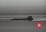 Standbild X-15 landet auf Rogers Dry Lake Start- und Landebahn California United States USA, 1959, aus Sekunde 27 historischem Filmmaterial Videoclip 65675021365