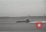 Standbild X-15 landet auf Rogers Dry Lake Start- und Landebahn California United States USA, 1959, aus Sekunde 43 historischem Filmmaterial Videoclip 65675021365