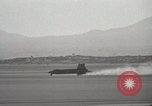 Standbild X-15 landet auf Rogers Dry Lake Start- und Landebahn California United States USA, 1959, aus Sekunde 48 historischem Filmmaterial Videoclip 65675021365