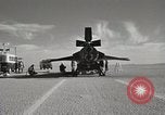 Standbild Techniker prüfen X-15 nach der Landung California United States USA, 1959, aus Sekunde 3 historischem Filmmaterial Videoclip 65675021367