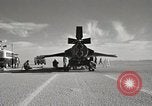 Standbild Techniker prüfen X-15 nach der Landung California United States USA, 1959, aus Sekunde 4 historischem Filmmaterial Videoclip 65675021367
