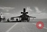 Standbild Techniker prüfen X-15 nach der Landung California United States USA, 1959, aus Sekunde 5 historischem Filmmaterial Videoclip 65675021367