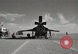 Standbild Techniker prüfen X-15 nach der Landung California United States USA, 1959, aus Sekunde 8 historischem Filmmaterial Videoclip 65675021367