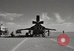 Standbild Techniker prüfen X-15 nach der Landung California United States USA, 1959, aus Sekunde 10 historischem Filmmaterial Videoclip 65675021367