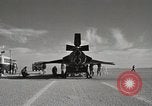 Standbild Techniker prüfen X-15 nach der Landung California United States USA, 1959, aus Sekunde 12 historischem Filmmaterial Videoclip 65675021367