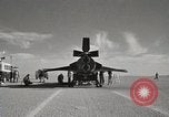 Standbild Techniker prüfen X-15 nach der Landung California United States USA, 1959, aus Sekunde 13 historischem Filmmaterial Videoclip 65675021367