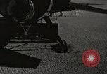 Standbild Techniker prüfen X-15 nach der Landung California United States USA, 1959, aus Sekunde 14 historischem Filmmaterial Videoclip 65675021367