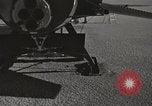 Standbild Techniker prüfen X-15 nach der Landung California United States USA, 1959, aus Sekunde 16 historischem Filmmaterial Videoclip 65675021367