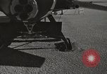 Standbild Techniker prüfen X-15 nach der Landung California United States USA, 1959, aus Sekunde 18 historischem Filmmaterial Videoclip 65675021367
